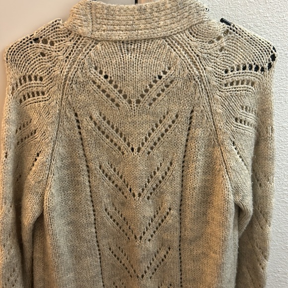 Beige long sweater size medium gently used - Picture 5 of 7